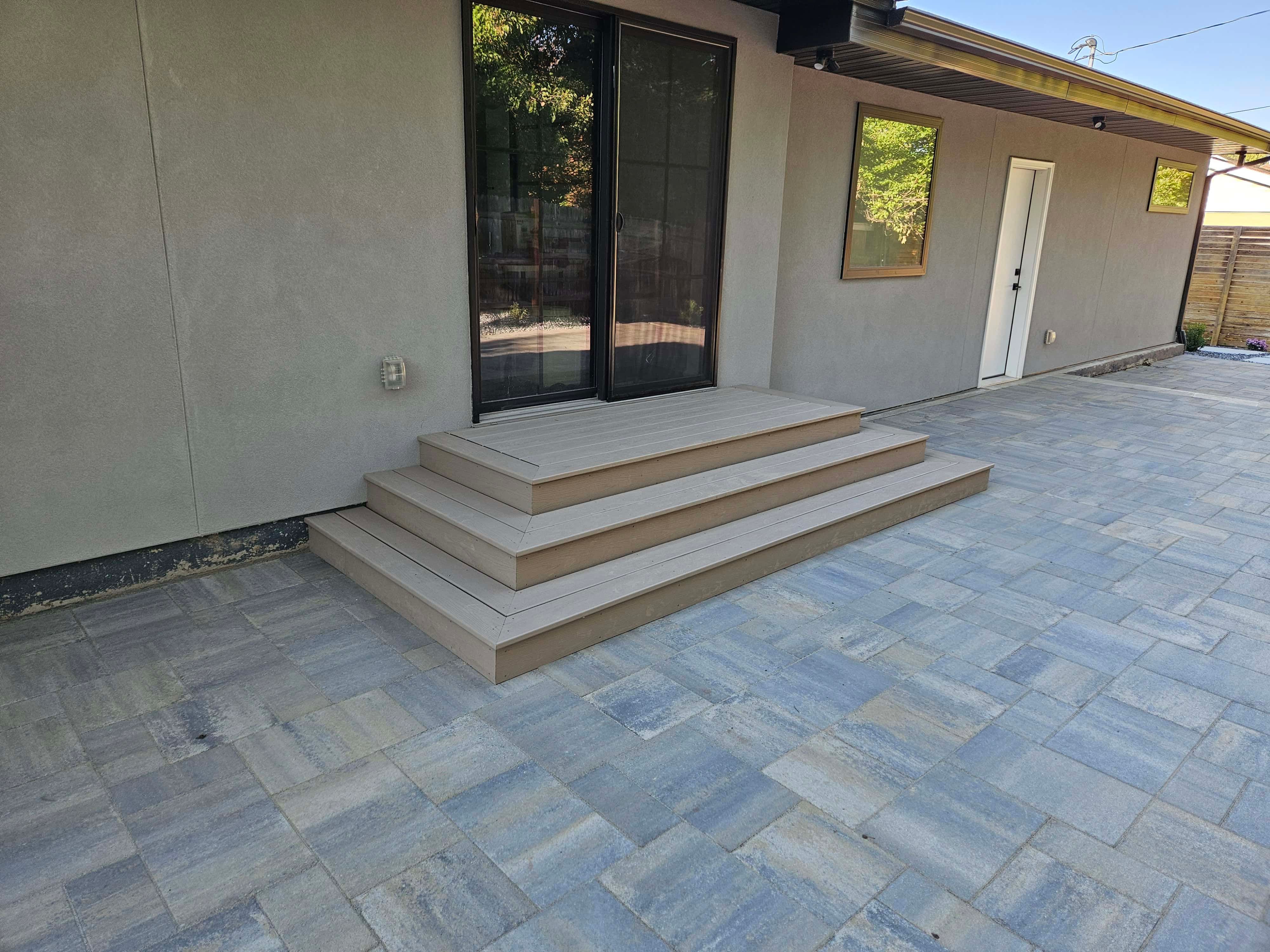 This smaller deck landing and steps in Murray, Utah, highlights a functional and stylish solution for maximizing outdoor space. Crafted with Trek composite decking for longevity and minimal maintenance.