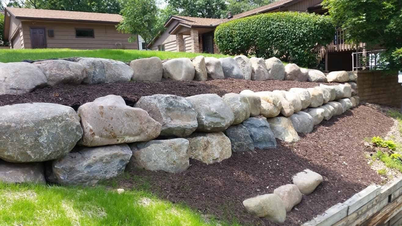 Boulder wall with mulch xeriscape design in Riverton, Utah, showcasing sustainable landscaping.